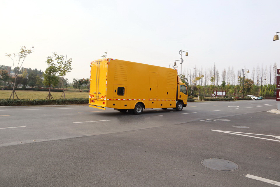 五十鈴150KW應急電源車
