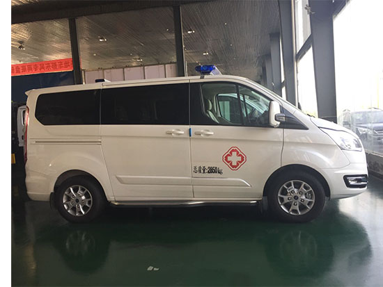 福特途睿歐商務(wù)型救護(hù)車(chē)