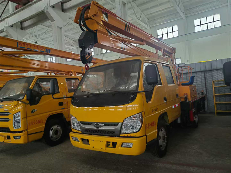 國六福田雙排13.5米折臂高空作業車